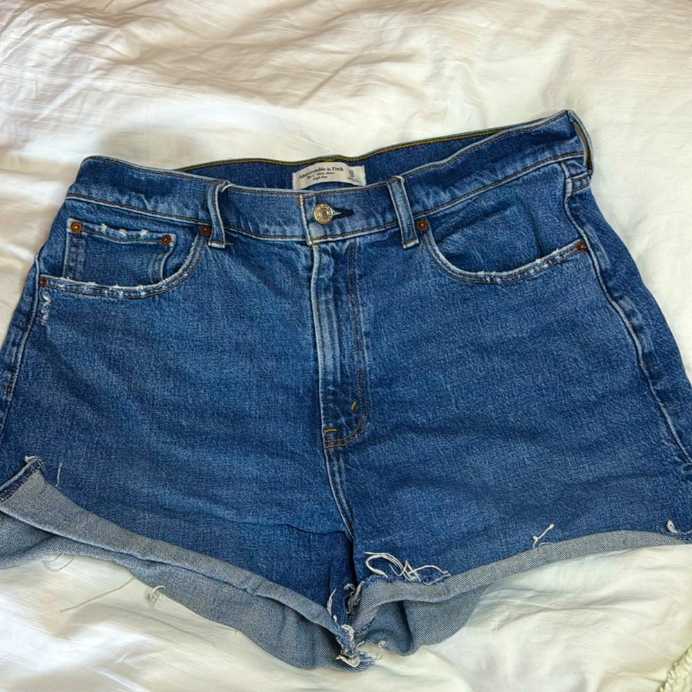 Abercrombie and Fitch “The 4” Mom Short” 32/14